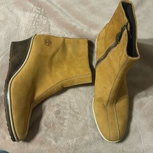 🥾 👢 Preloved Timberland Women Booties Size 8.5
